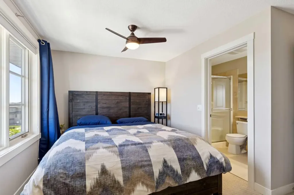 27 Aspen Hills Green SW Calgary AB T3H 0H6