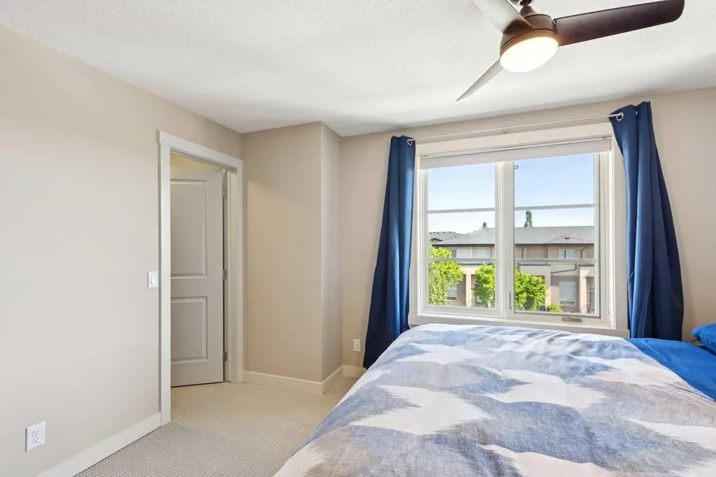 27 Aspen Hills Green SW Calgary AB T3H 0H6