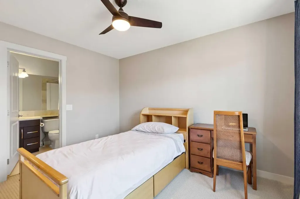 27 Aspen Hills Green SW Calgary AB T3H 0H6