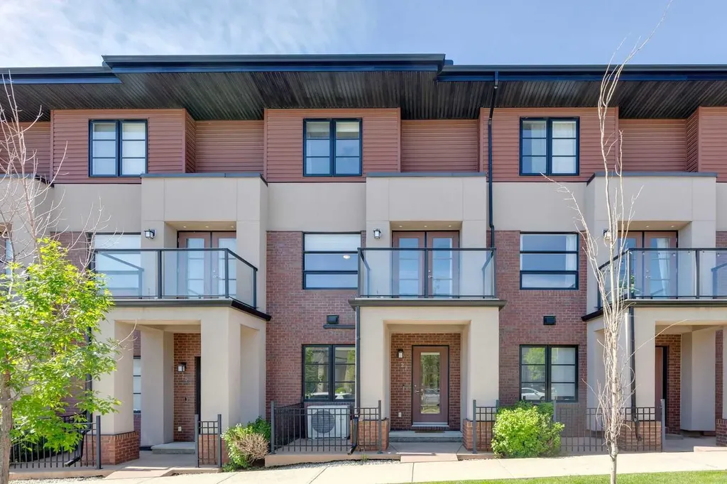 27 Aspen Hills Green SW Calgary AB T3H 0H6