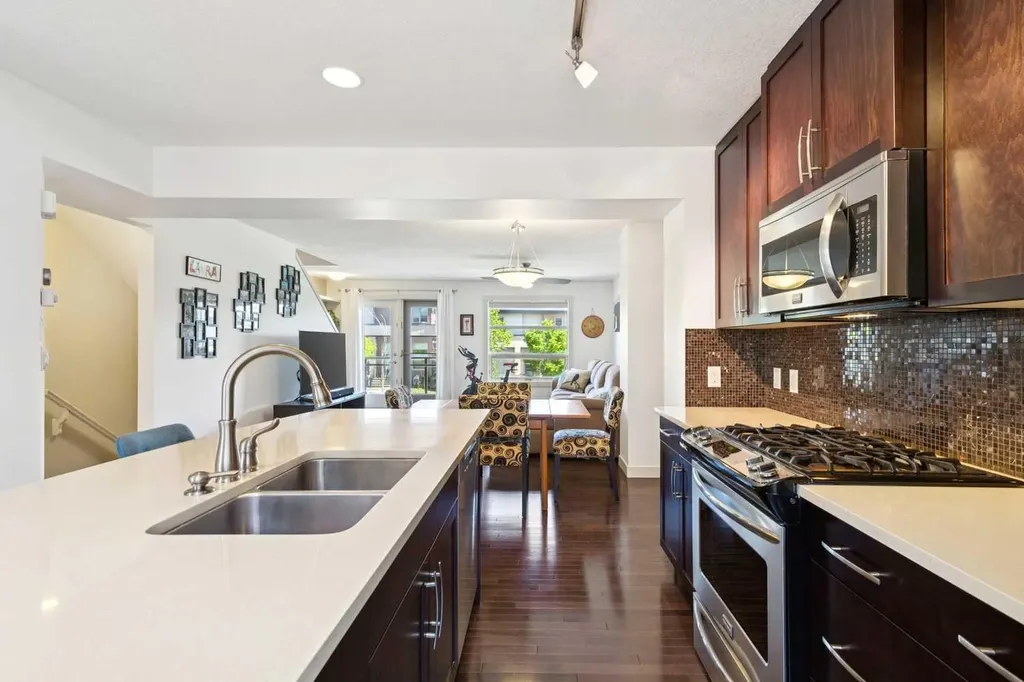 27 Aspen Hills Green SW Calgary AB T3H 0H6