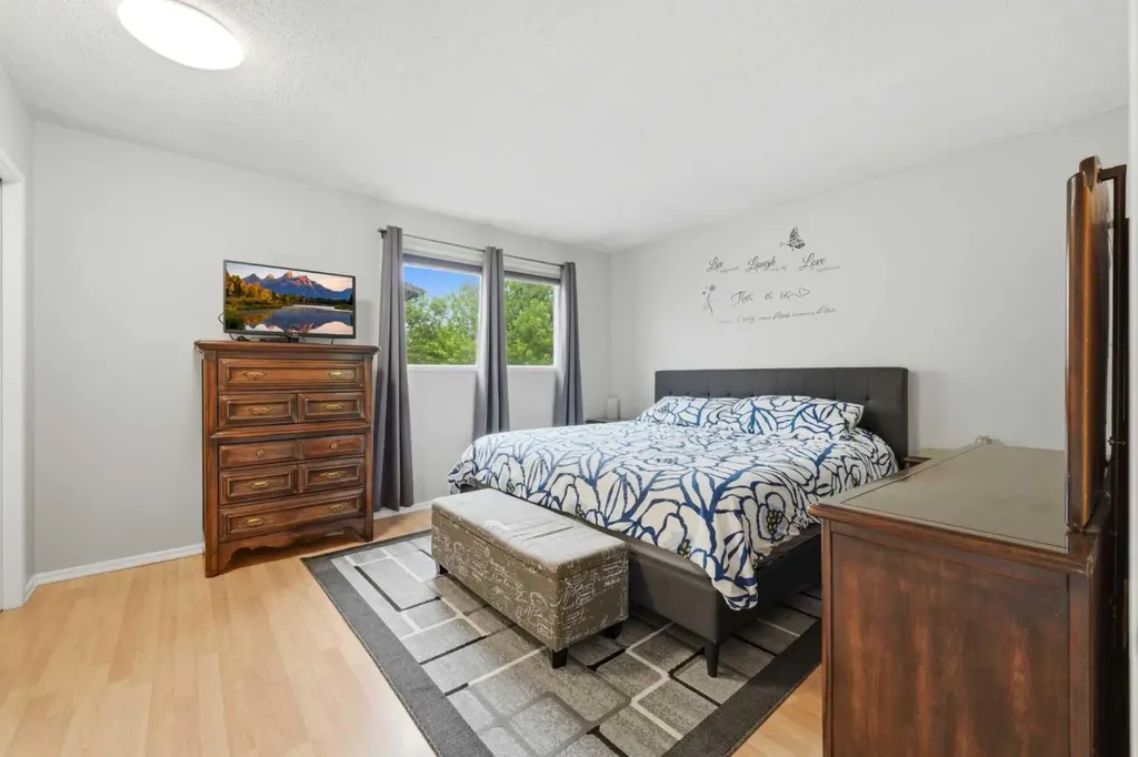 32 Beddington Rise NE Calgary AB T3K 1N2