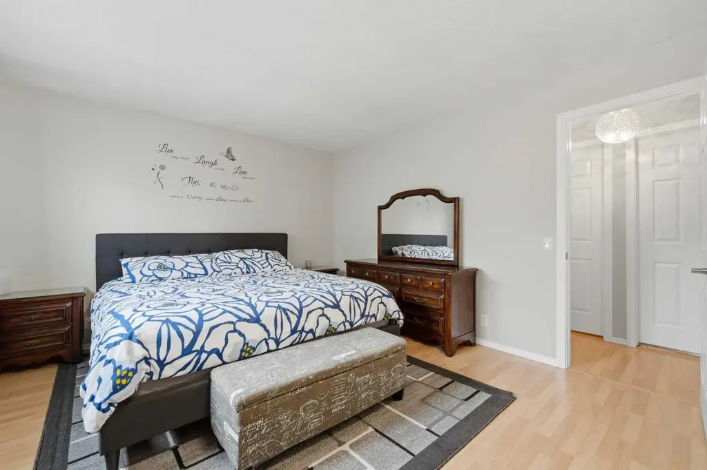 32 Beddington Rise NE Calgary AB T3K 1N2