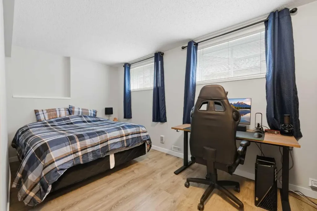 32 Beddington Rise NE Calgary AB T3K 1N2