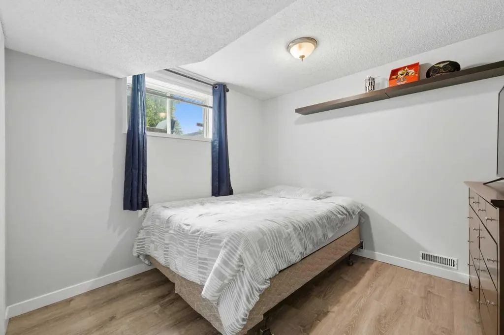 32 Beddington Rise NE Calgary AB T3K 1N2
