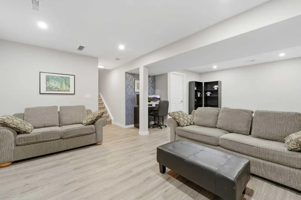 32 Beddington Rise NE Calgary AB T3K 1N2