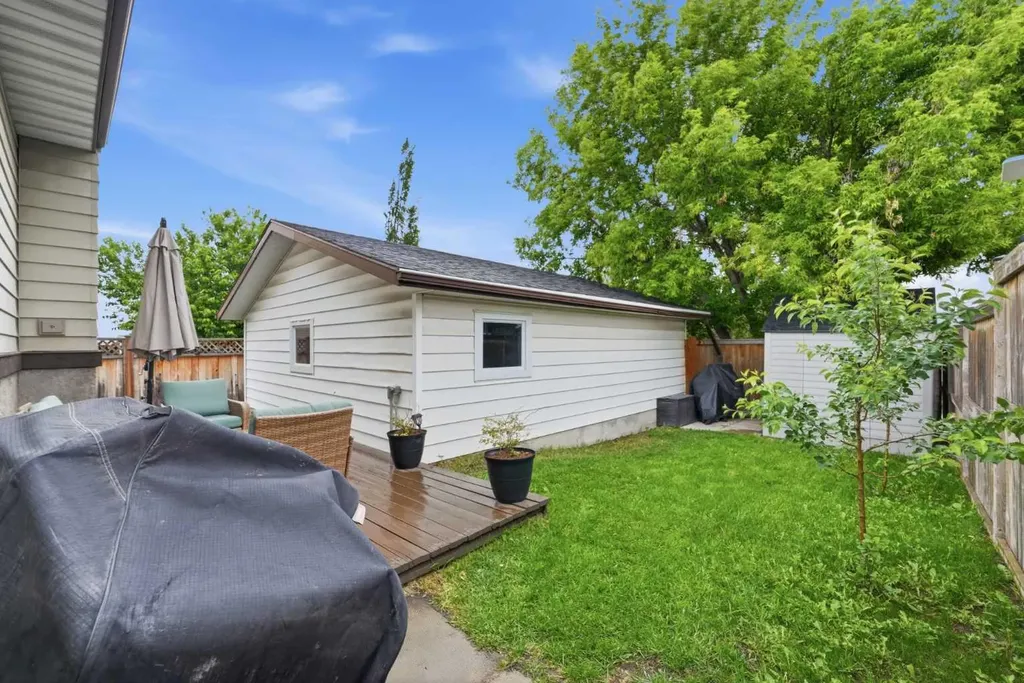 32 Beddington Rise NE Calgary AB T3K 1N2