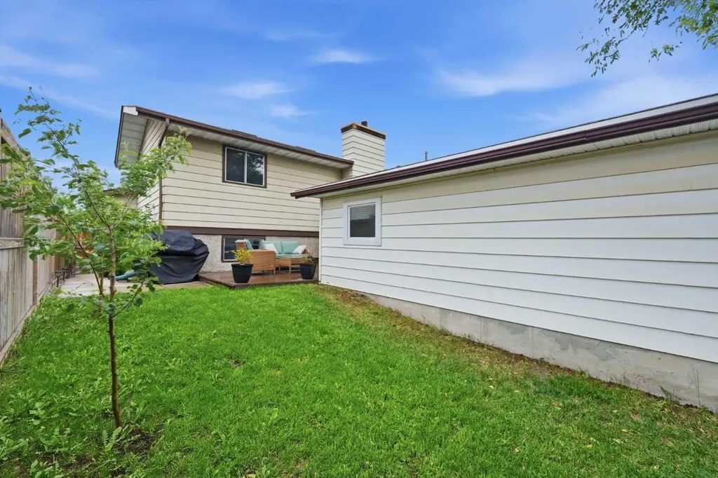 32 Beddington Rise NE Calgary AB T3K 1N2