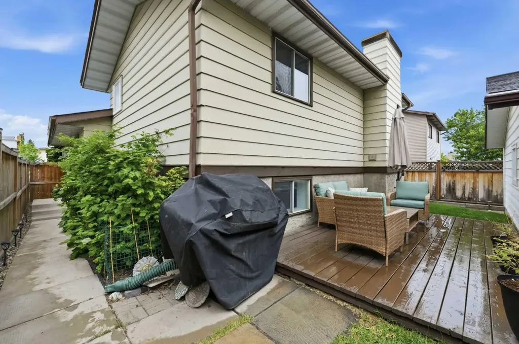32 Beddington Rise NE Calgary AB T3K 1N2