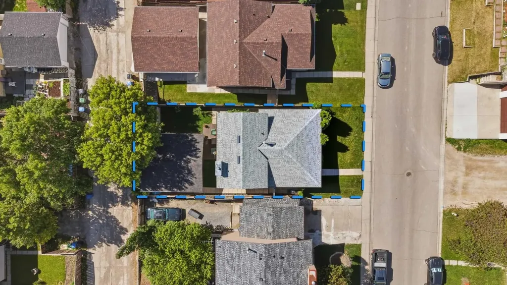 32 Beddington Rise NE Calgary AB T3K 1N2