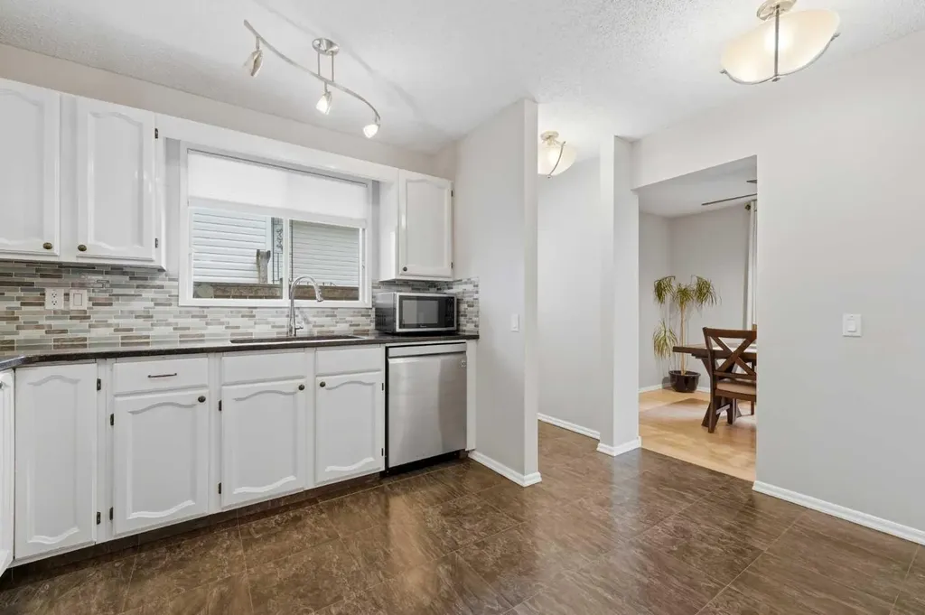 32 Beddington Rise NE Calgary AB T3K 1N2