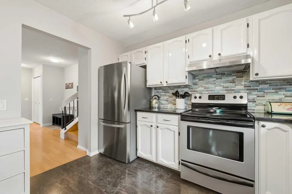 32 Beddington Rise NE Calgary AB T3K 1N2