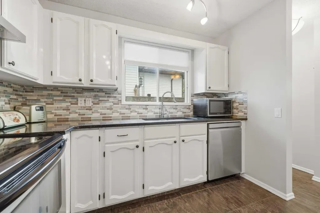 32 Beddington Rise NE Calgary AB T3K 1N2