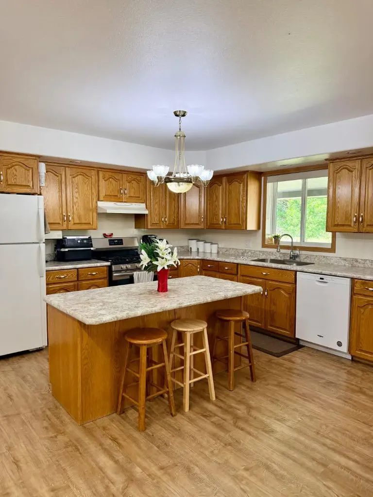 104413 Rge Road 182 La Crete AB T0H2H0