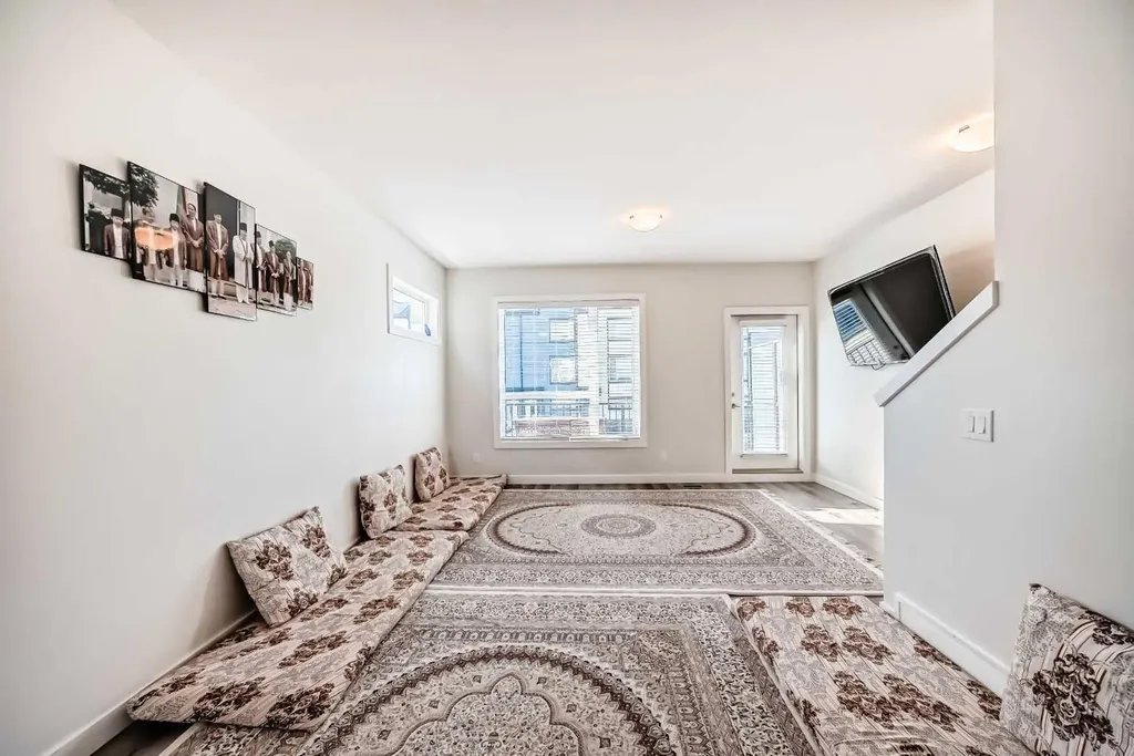 30 Evanscrest Park NW Calgary AB T3P 1R3