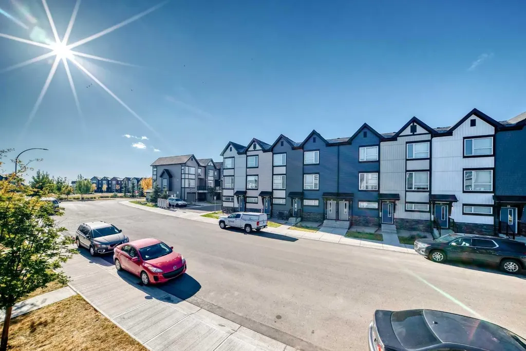 30 Evanscrest Park NW Calgary AB T3P 1R3