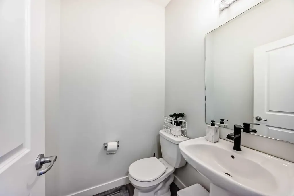 30 Evanscrest Park NW Calgary AB T3P 1R3