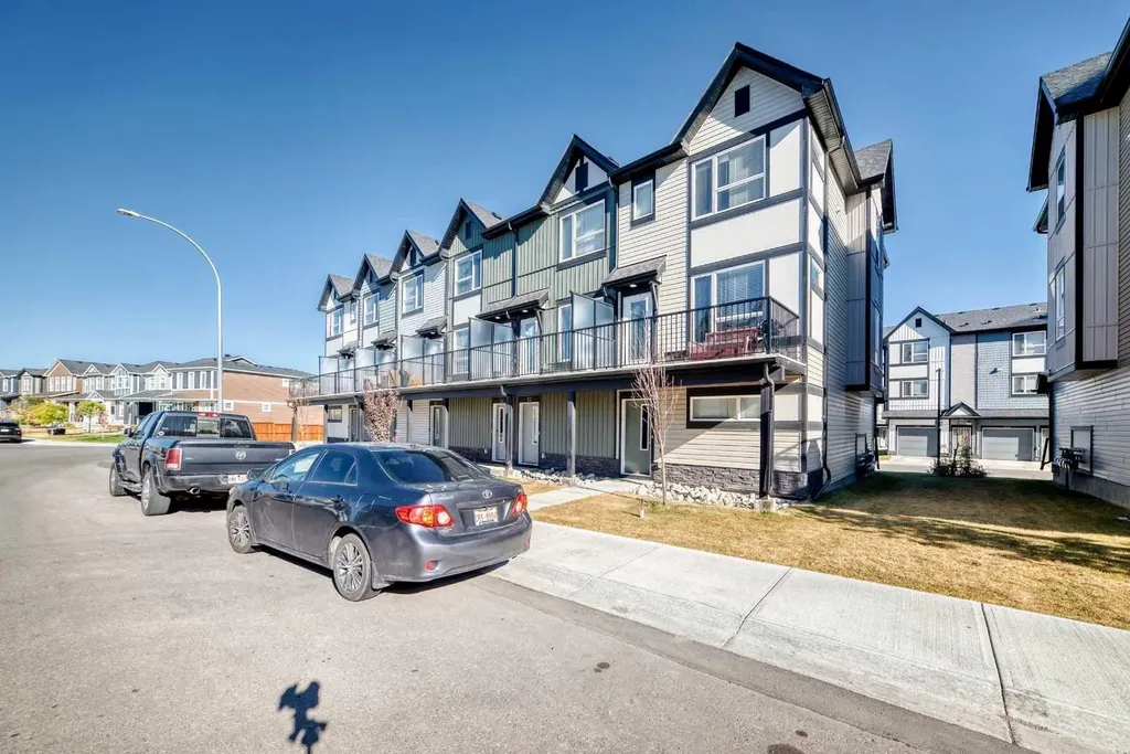 30 Evanscrest Park NW Calgary AB T3P 1R3
