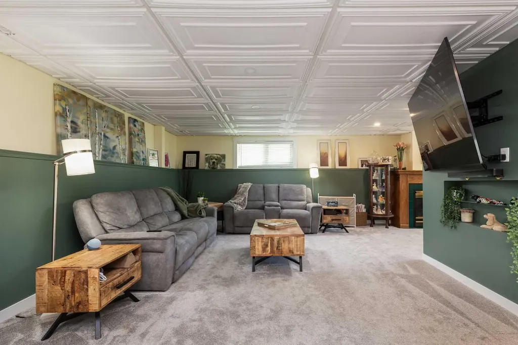 230 Heritage Close W Lethbridge AB T1K 6R9