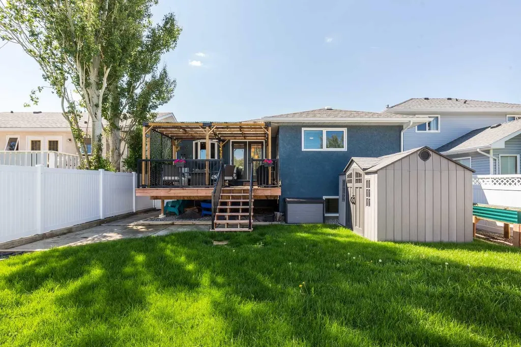 230 Heritage Close W Lethbridge AB T1K 6R9