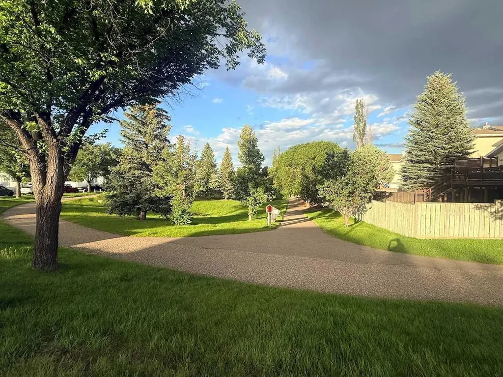 230 Heritage Close W Lethbridge AB T1K 6R9