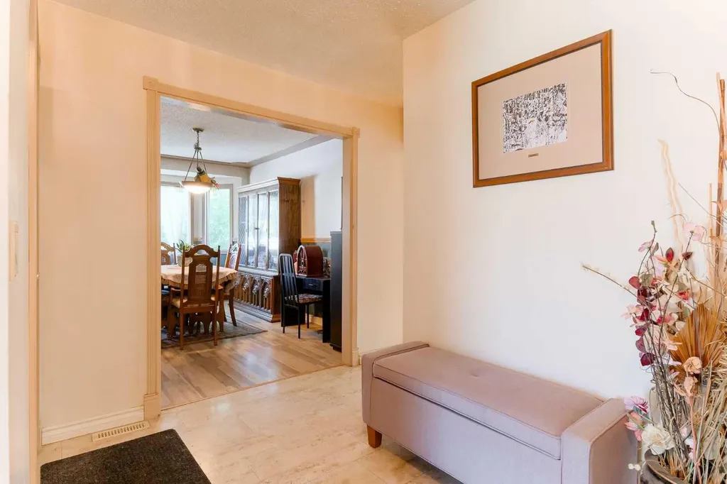 84 Shannon Way SW Calgary AB T2Y 2A8