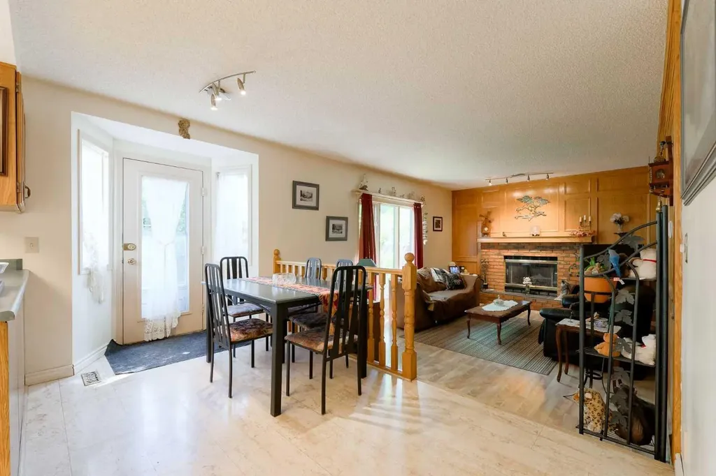 84 Shannon Way SW Calgary AB T2Y 2A8