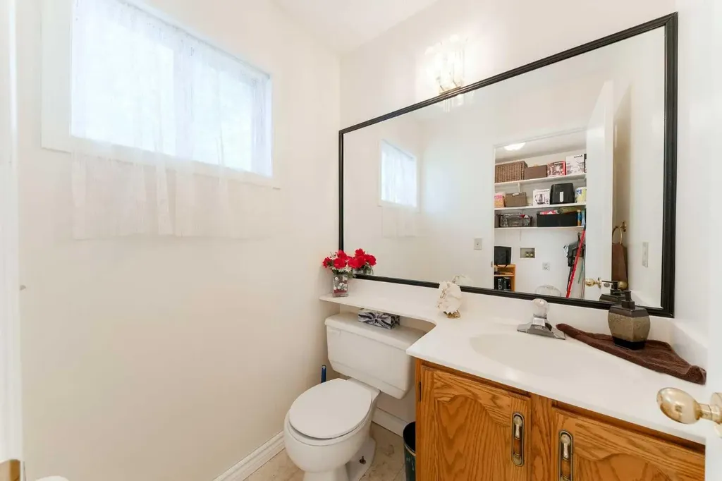 84 Shannon Way SW Calgary AB T2Y 2A8