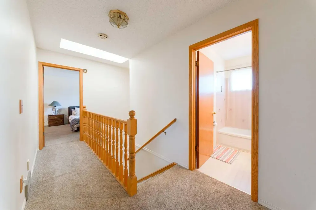 84 Shannon Way SW Calgary AB T2Y 2A8