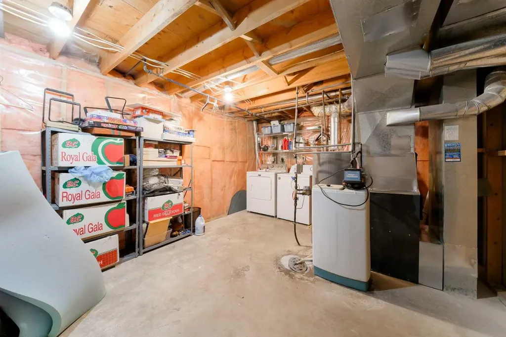84 Shannon Way SW Calgary AB T2Y 2A8