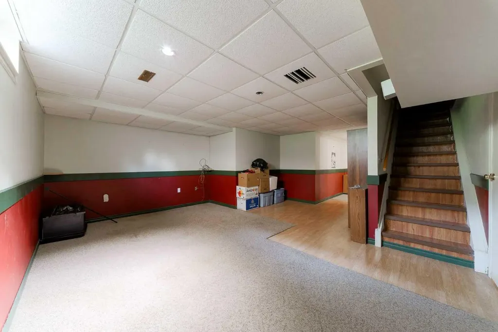 84 Shannon Way SW Calgary AB T2Y 2A8