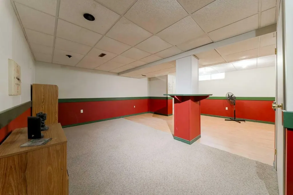 84 Shannon Way SW Calgary AB T2Y 2A8