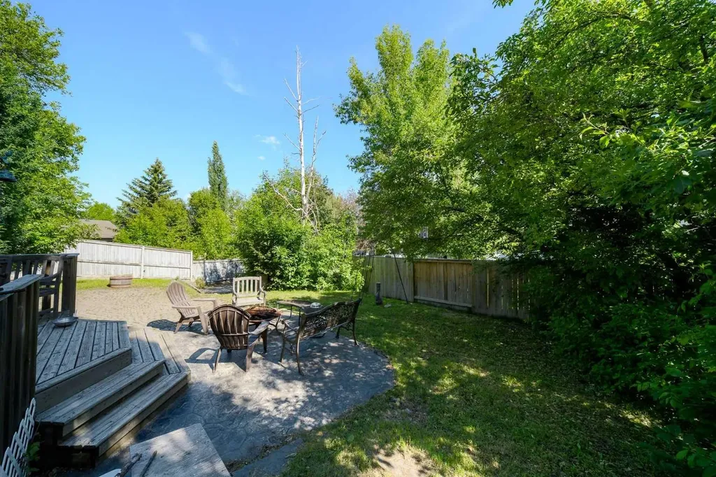 84 Shannon Way SW Calgary AB T2Y 2A8