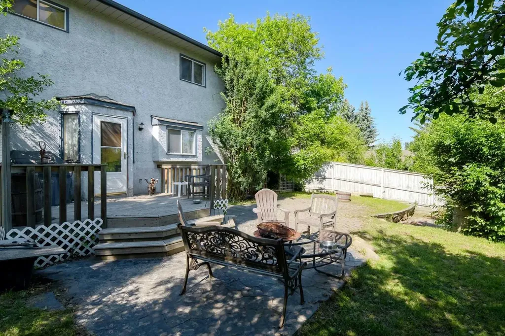 84 Shannon Way SW Calgary AB T2Y 2A8
