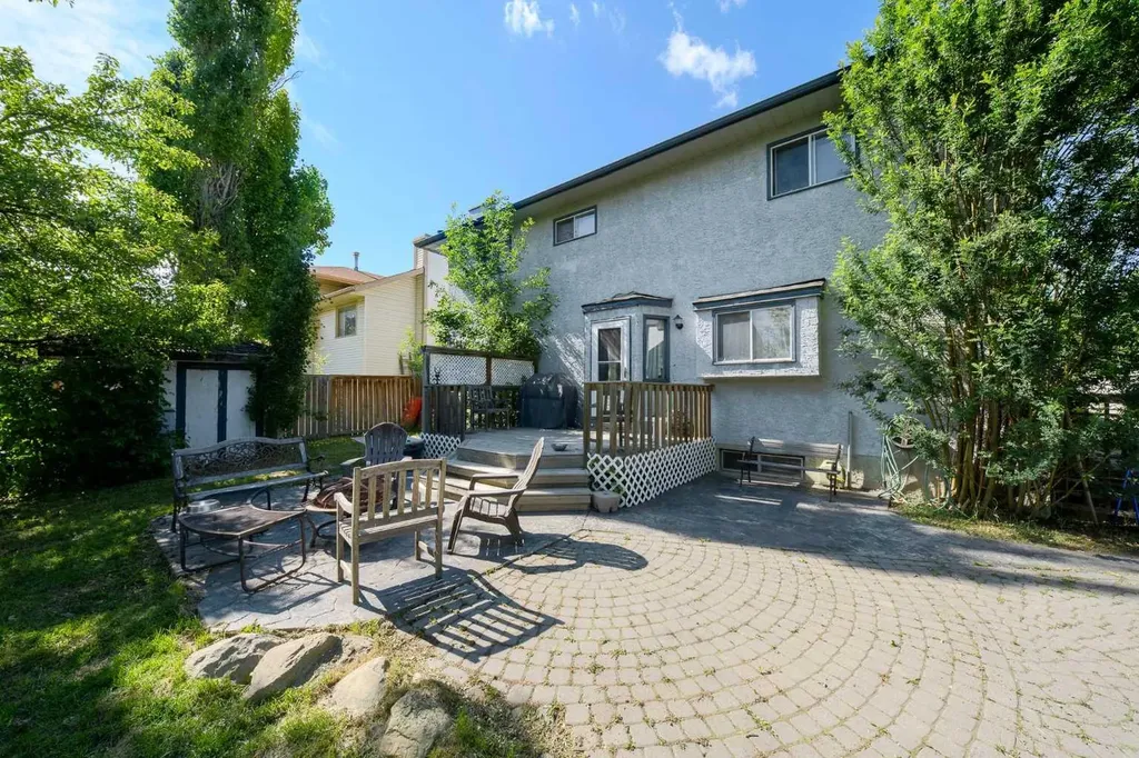 84 Shannon Way SW Calgary AB T2Y 2A8