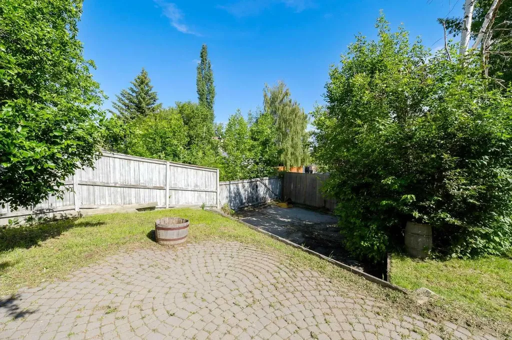 84 Shannon Way SW Calgary AB T2Y 2A8