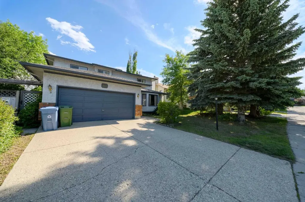 84 Shannon Way SW Calgary AB T2Y 2A8
