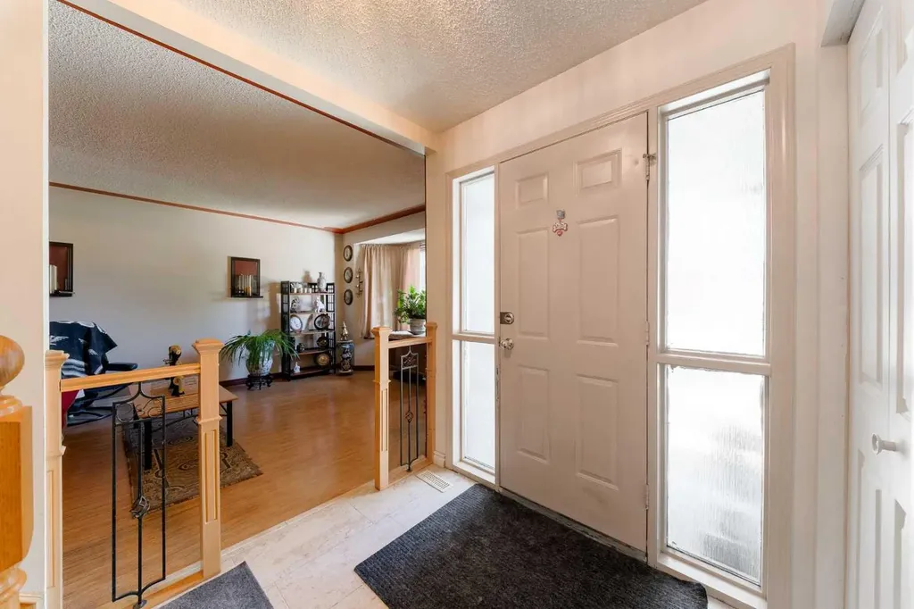 84 Shannon Way SW Calgary AB T2Y 2A8