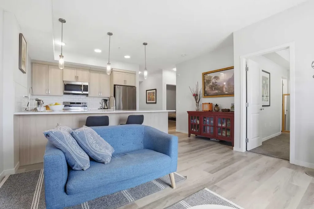 33 Carringham Gate NW Calgary AB T3P 2H6
