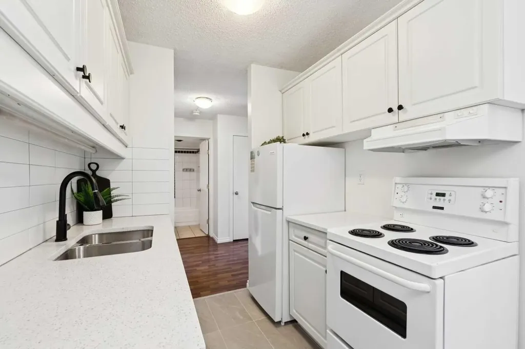 110 24 Avenue SW Calgary AB T2S 0J9