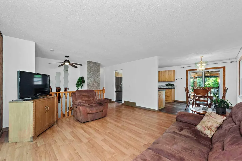 16 Rundleson Way NE Calgary AB T1Y 3N6