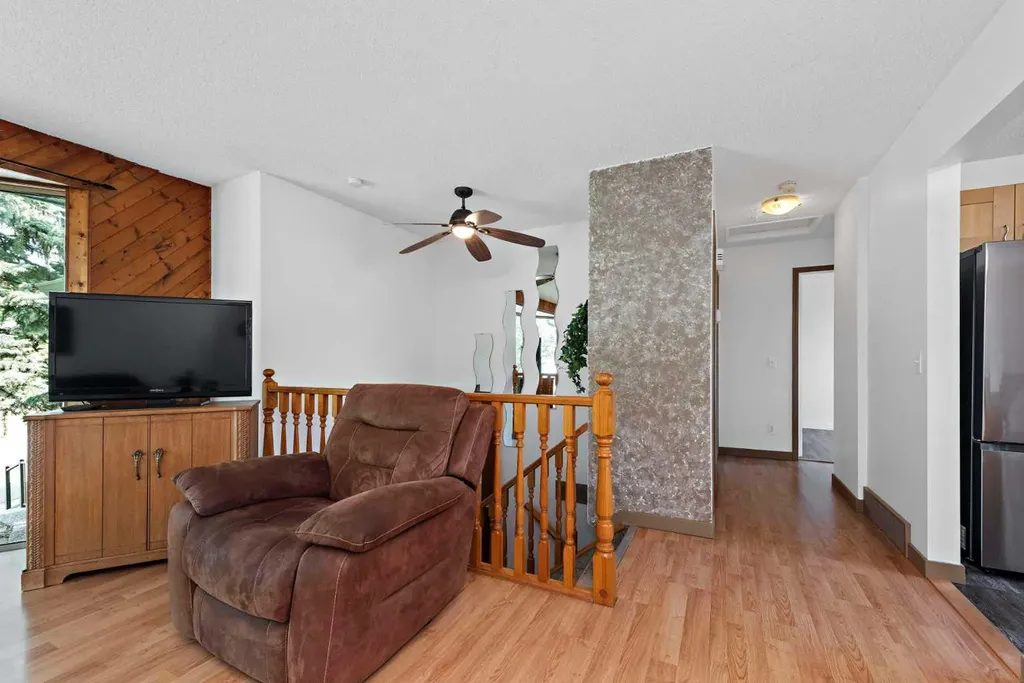 16 Rundleson Way NE Calgary AB T1Y 3N6