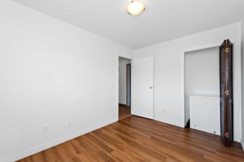 16 Rundleson Way NE Calgary AB T1Y 3N6