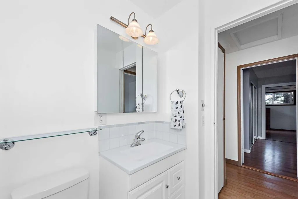 16 Rundleson Way NE Calgary AB T1Y 3N6