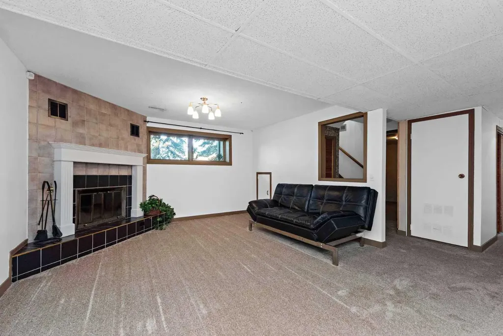 16 Rundleson Way NE Calgary AB T1Y 3N6