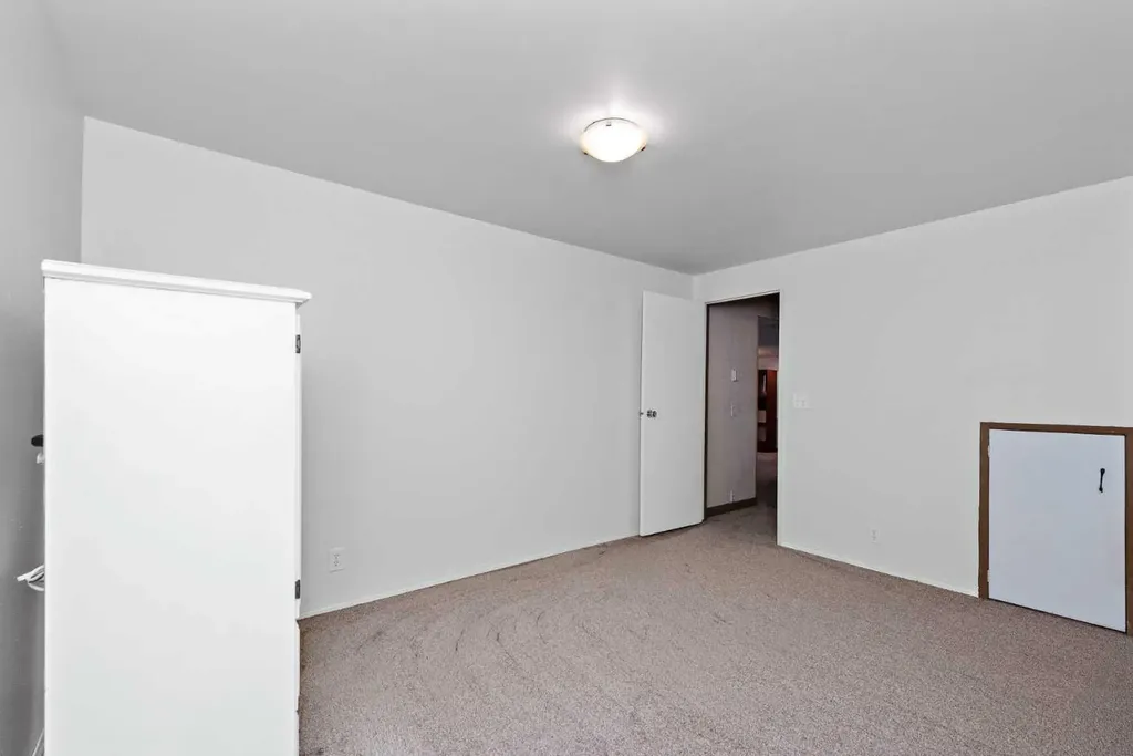 16 Rundleson Way NE Calgary AB T1Y 3N6
