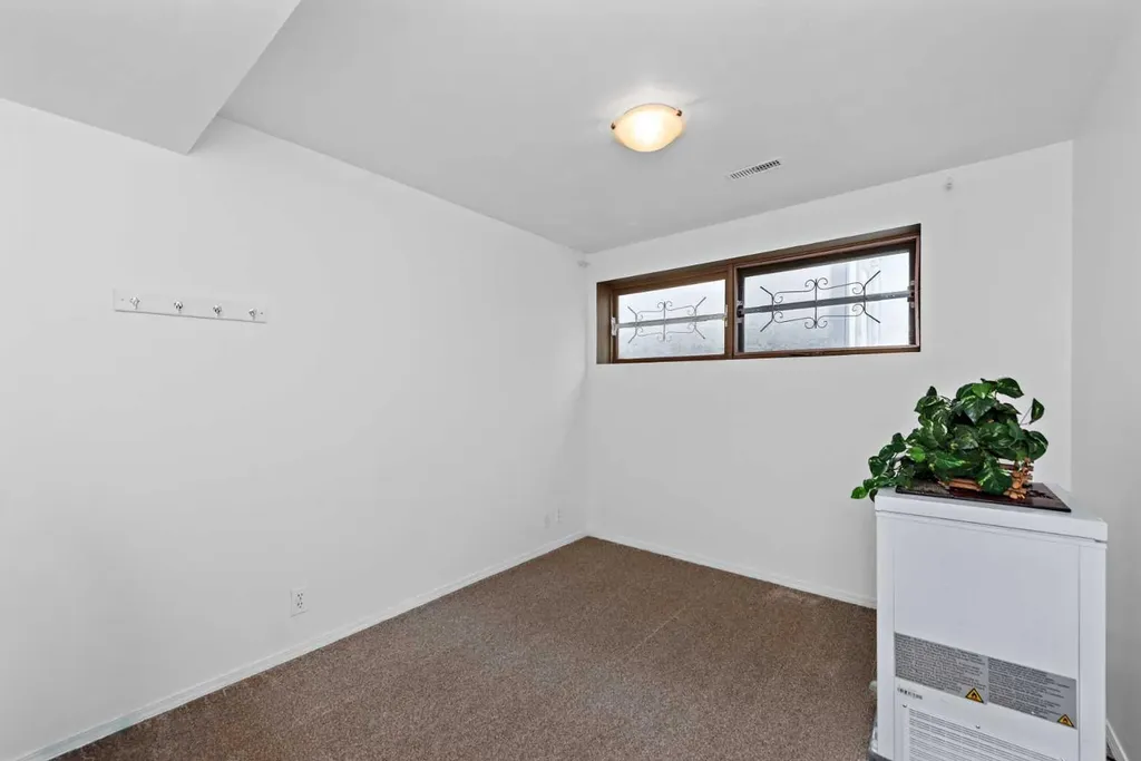 16 Rundleson Way NE Calgary AB T1Y 3N6