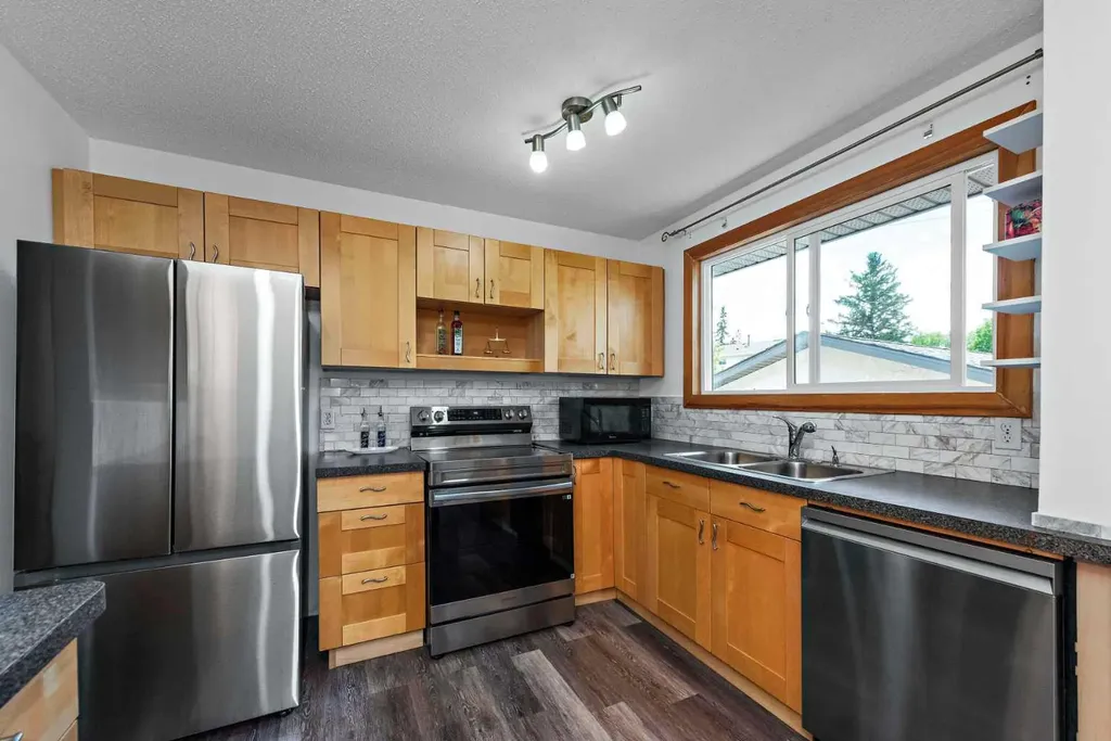 16 Rundleson Way NE Calgary AB T1Y 3N6