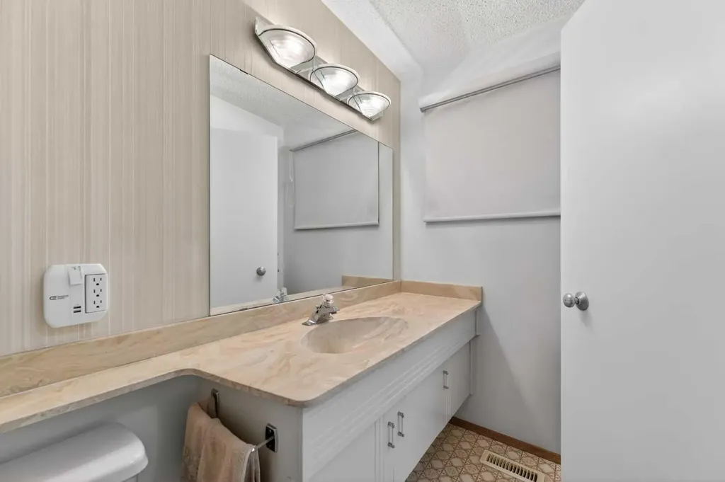 6451 70 Street NW Calgary AB T3B 3J5