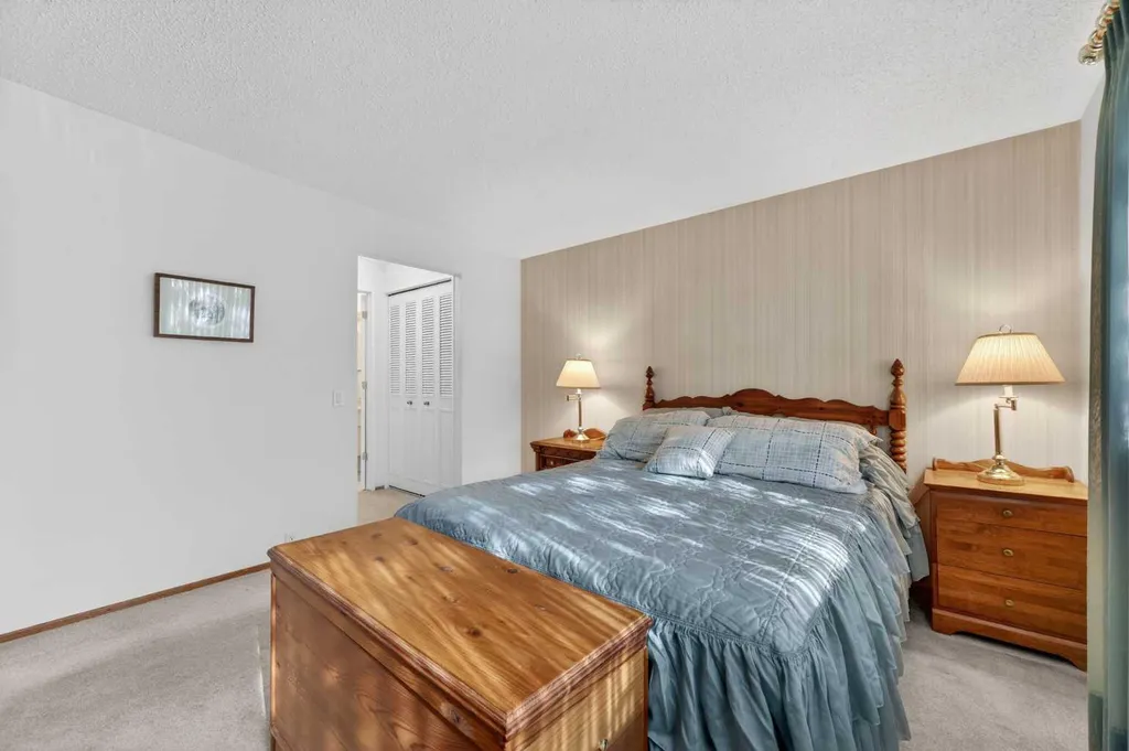 6451 70 Street NW Calgary AB T3B 3J5
